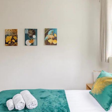 Spacious Two Bedroom Apartment In Battersea, Free Parking ロンドン エクステリア 写真