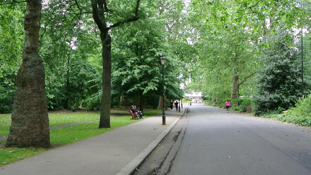 Spacious Two Bedroom Apartment In Battersea, Free Parking ロンドン エクステリア 写真