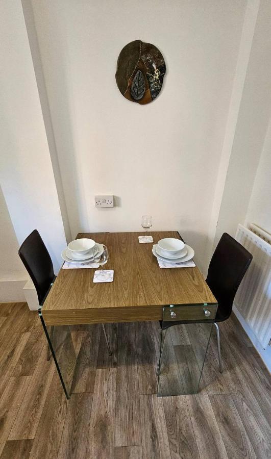 Spacious Two Bedroom Apartment In Battersea, Free Parking ロンドン エクステリア 写真